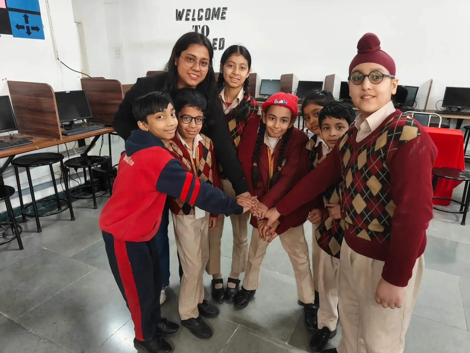 student-teamwork-by-talentgro